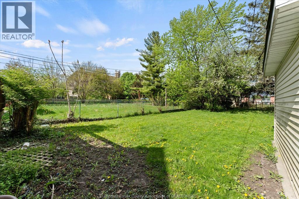 746 Campbell, Windsor, Ontario  N9B 2H7 - Photo 29 - 26014175