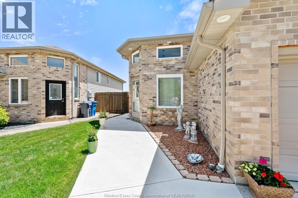 11294 Timber Bay Crescent, Windsor, Ontario  N8R 2L2 - Photo 5 - 26014177