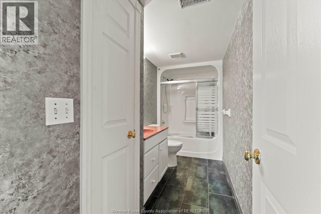 310 Village Grove Drive Unit# 213, Tecumseh, Ontario  N8N 4X7 - Photo 23 - 26014249