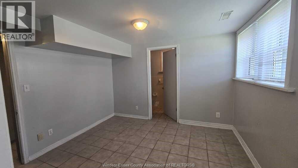 805 Giles Boulevard East Unit# Lower, Windsor, Ontario  N9A 4E7 - Photo 2 - 26014274