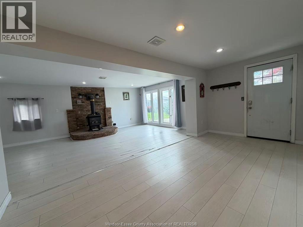 307 Sacred Heart Drive, Lasalle, Ontario  N9J 1T1 - Photo 3 - 26014319