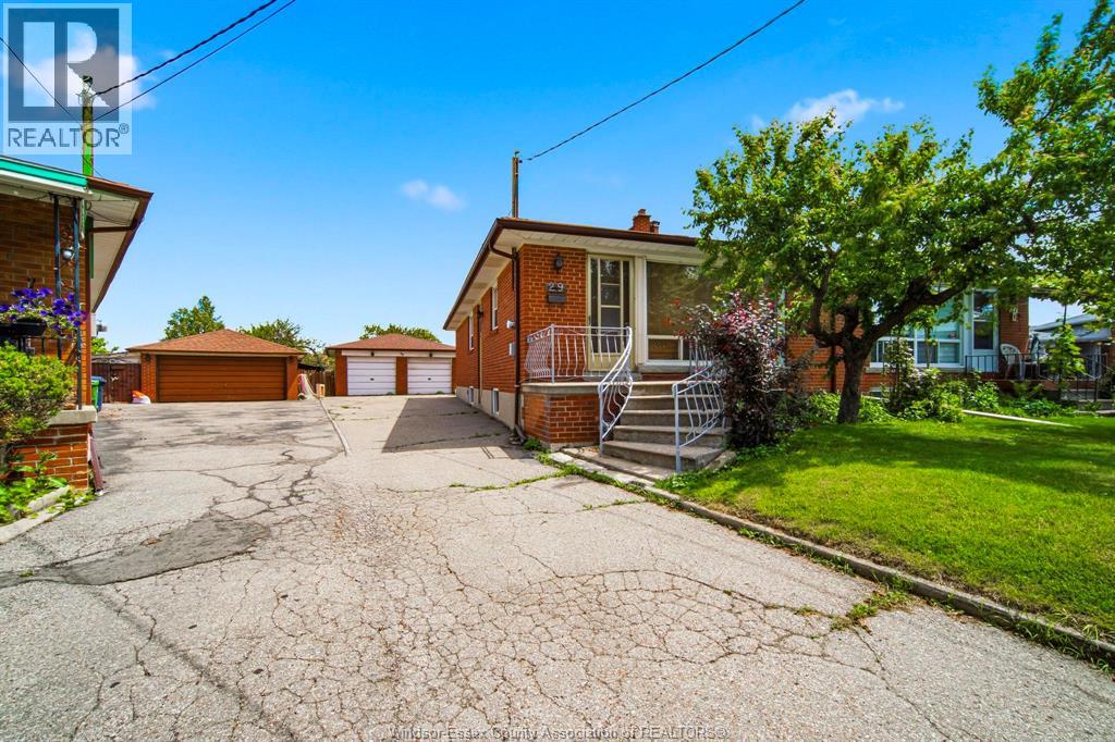 29 Fernando, Toronto, Ontario  M9M 2P7 - Photo 2 - 26014325