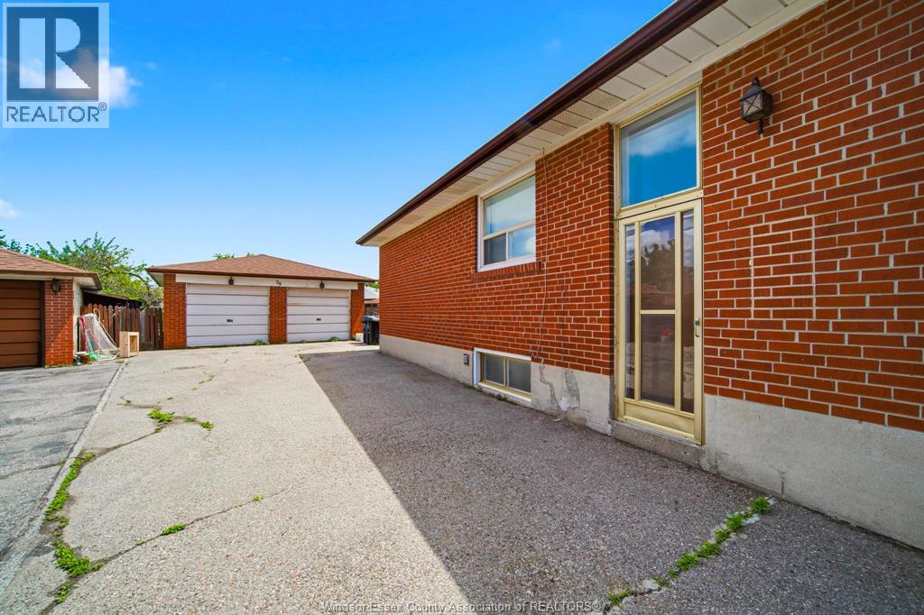 29 Fernando, Toronto, Ontario  M9M 2P7 - Photo 3 - 26014325