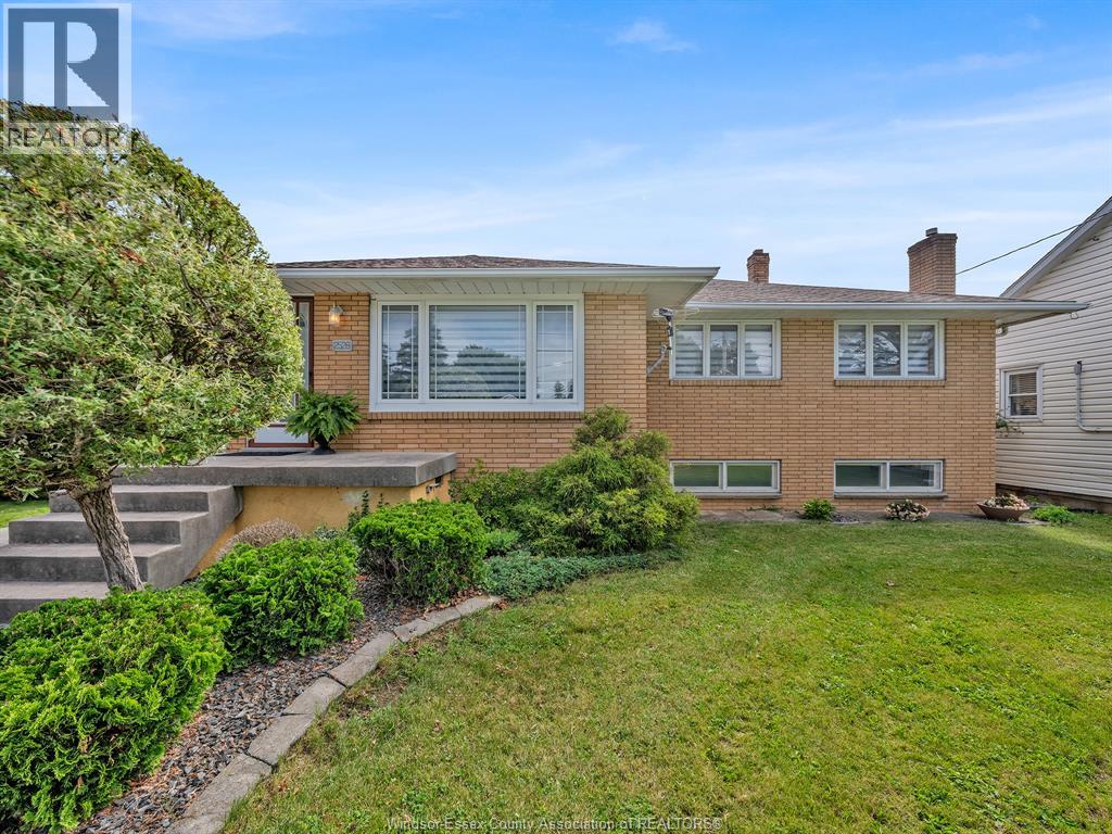 2528 Jos St Louis, Windsor, Ontario  N8T 2M5 - Photo 7 - 26014323