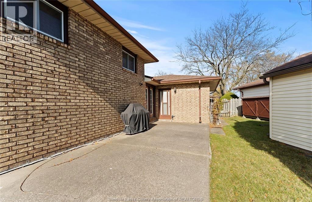 2737 Bramley Crescent, Windsor, Ontario  N8W 4X2 - Photo 2 - 26014406
