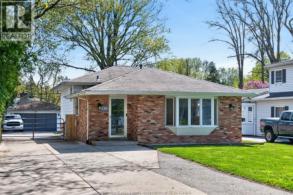 226 EDGEWATER BOULEVARD, Tecumseh, Ontario