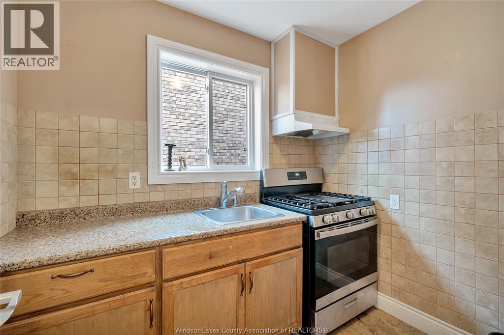 2264 Dandurand, Windsor, Ontario  N9E 4Z7 - Photo 11 - 26014425