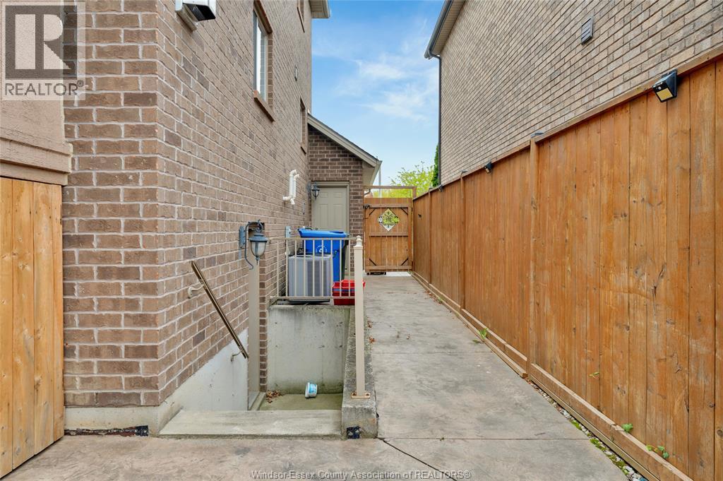 2264 Dandurand, Windsor, Ontario  N9E 4Z7 - Photo 39 - 26014425