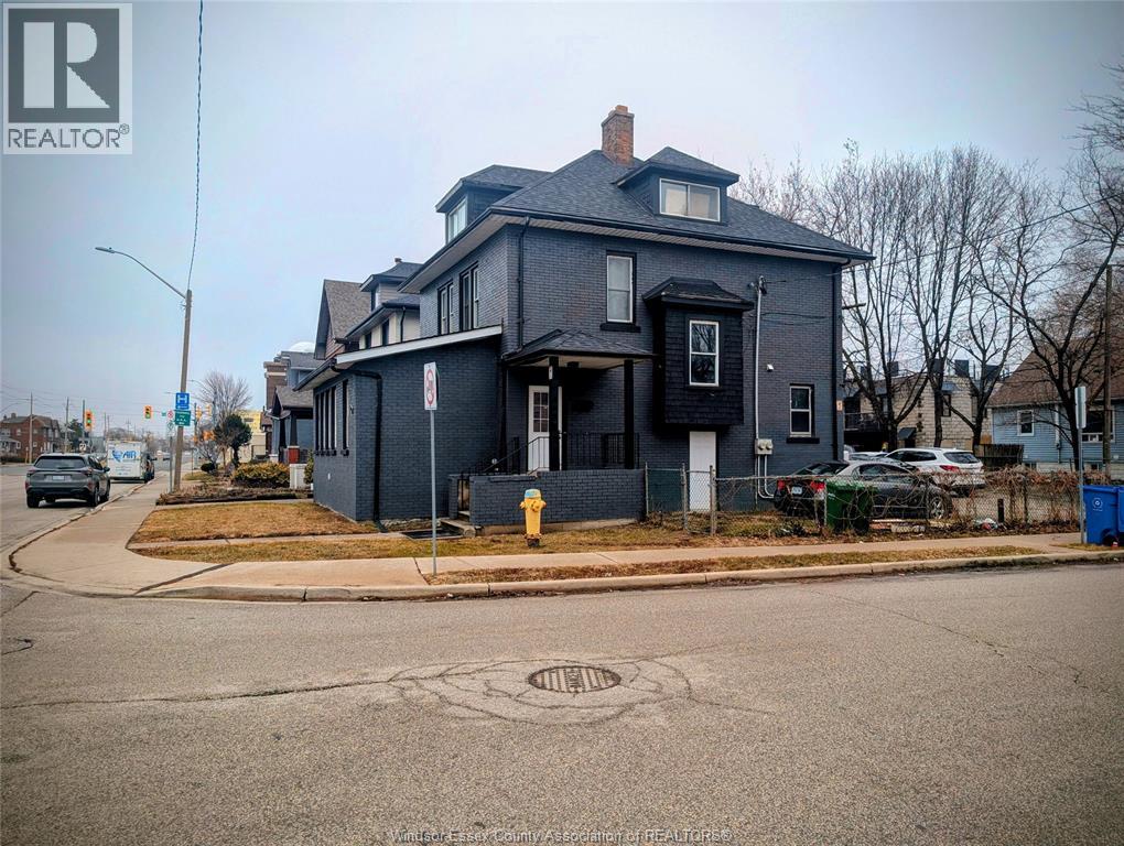 61 Giles Boulevard East, Windsor, Ontario  N9A 4B8 - Photo 2 - 26014445