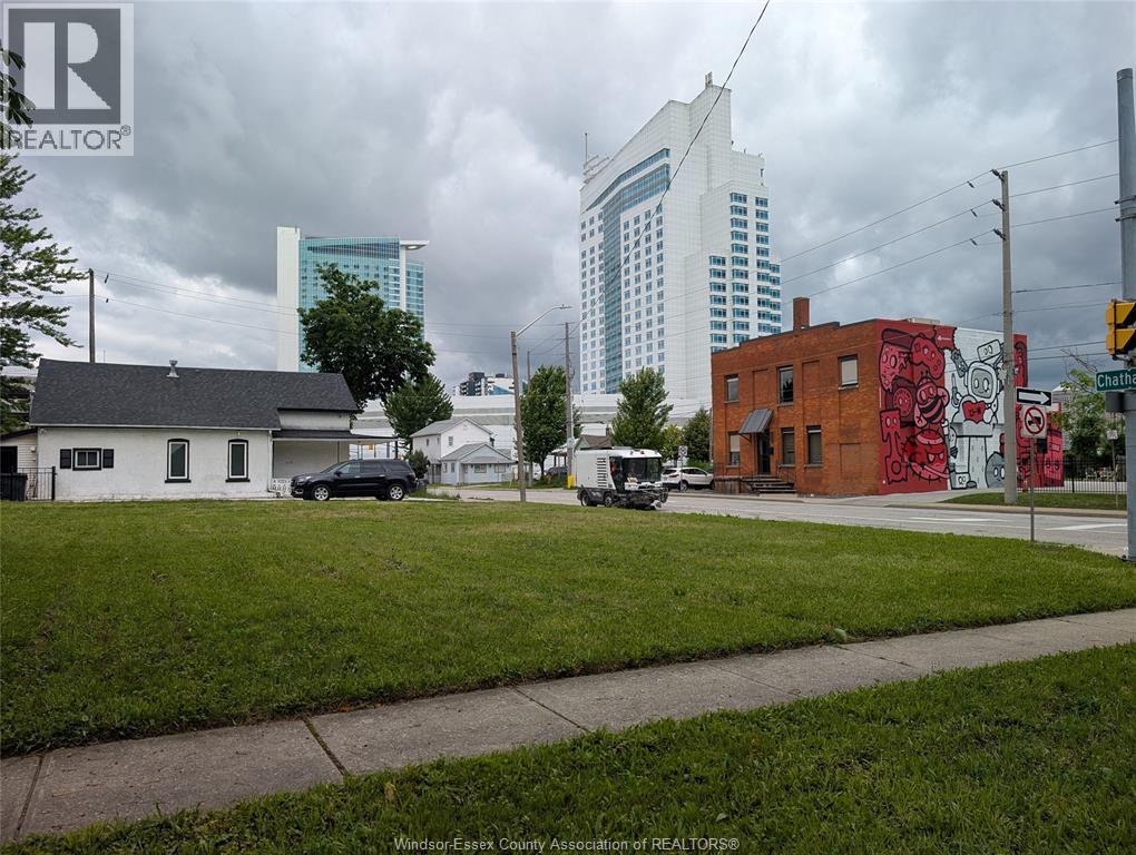 585 CHATHAM STREET East, Windsor, Ontario