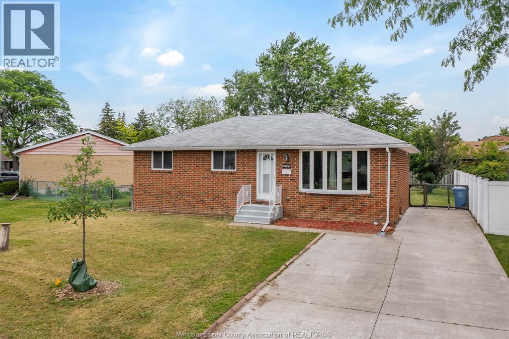 5210 Queen Elizabeth Drive, Windsor, Ontario  N8T 1N3 - Photo 1 - 26014186