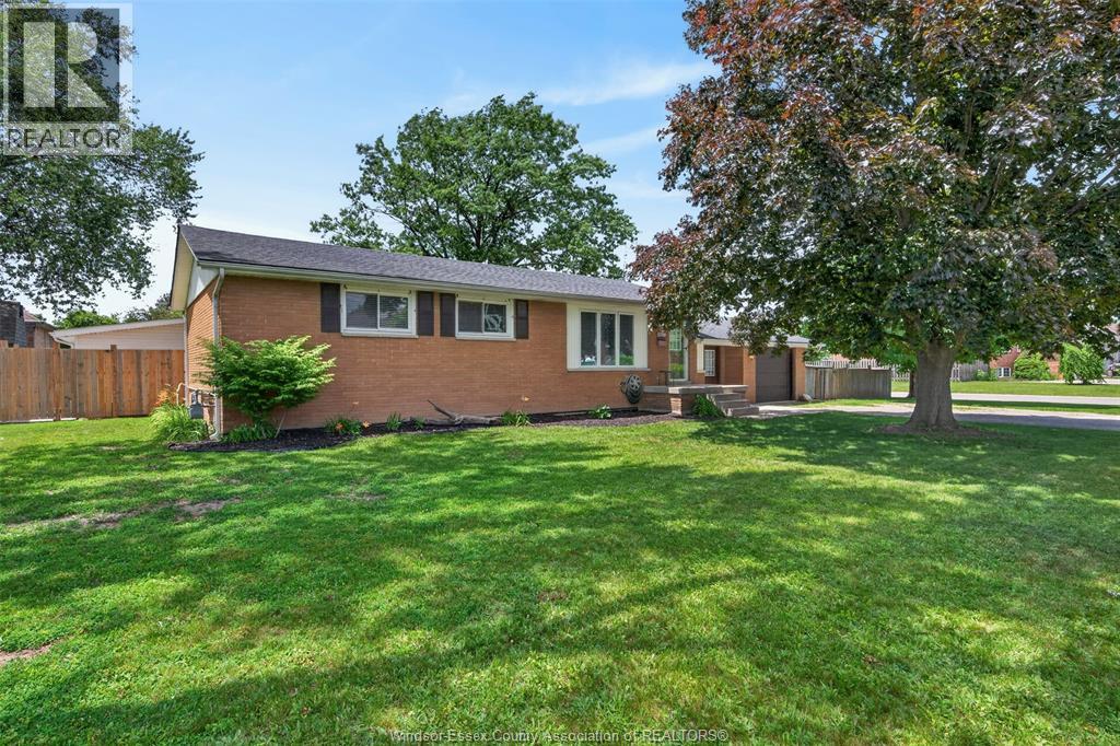 1749 Shawnee, Tecumseh, Ontario  N8N 1S4 - Photo 1 - 26014552