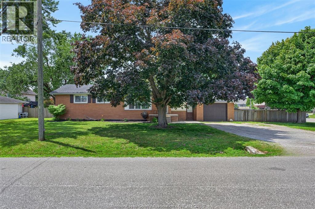 1749 Shawnee, Tecumseh, Ontario  N8N 1S4 - Photo 2 - 26014552