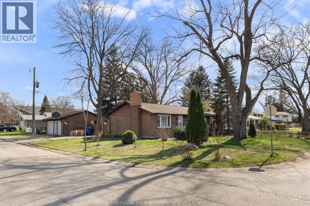 2979 Orion, Windsor, Ontario  N9E 2Z3 - Photo 1 - 26014434