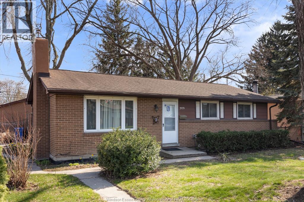 2979 Orion, Windsor, Ontario  N9E 2Z3 - Photo 2 - 26014434