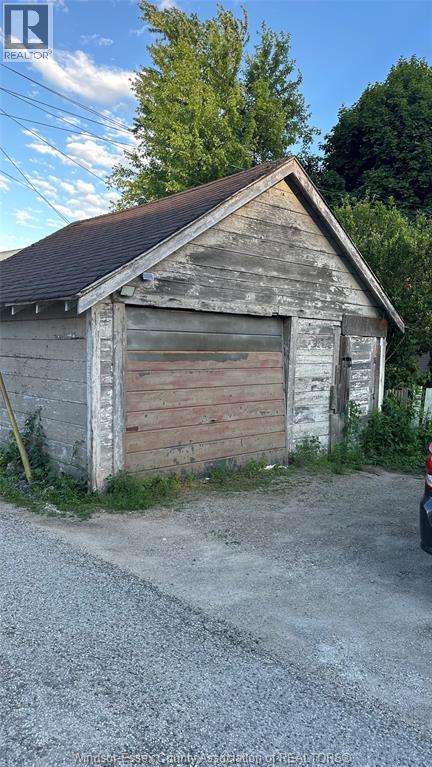 39 Russell Street, Leamington, Ontario  N8H 1V1 - Photo 3 - 26013954