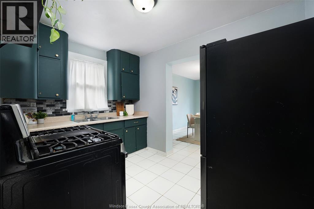 1527 Benjamin Avenue, Windsor, Ontario  N8X 4N3 - Photo 11 - 26014610