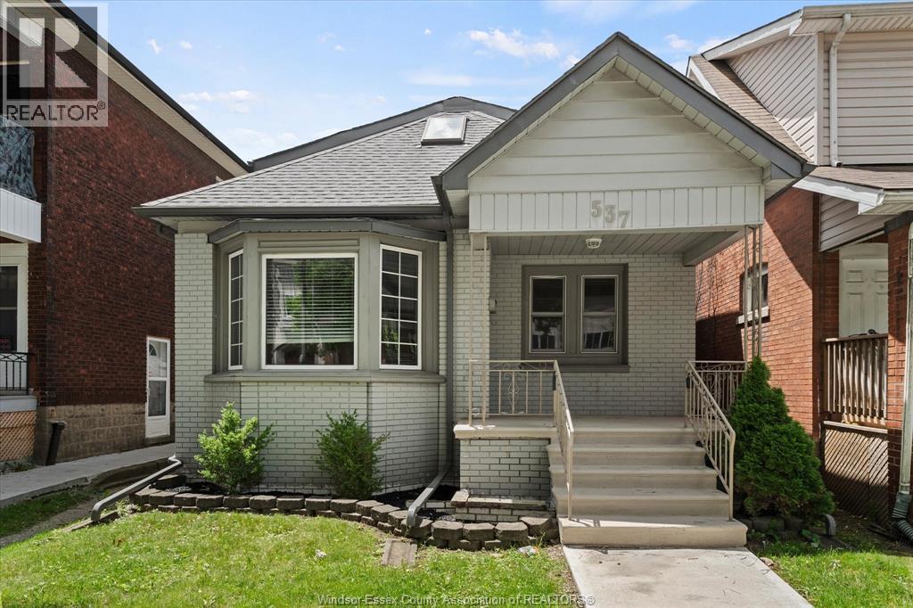 537 Mcewan Avenue, Windsor, Ontario  N9B 2E7 - Photo 1 - 26014649