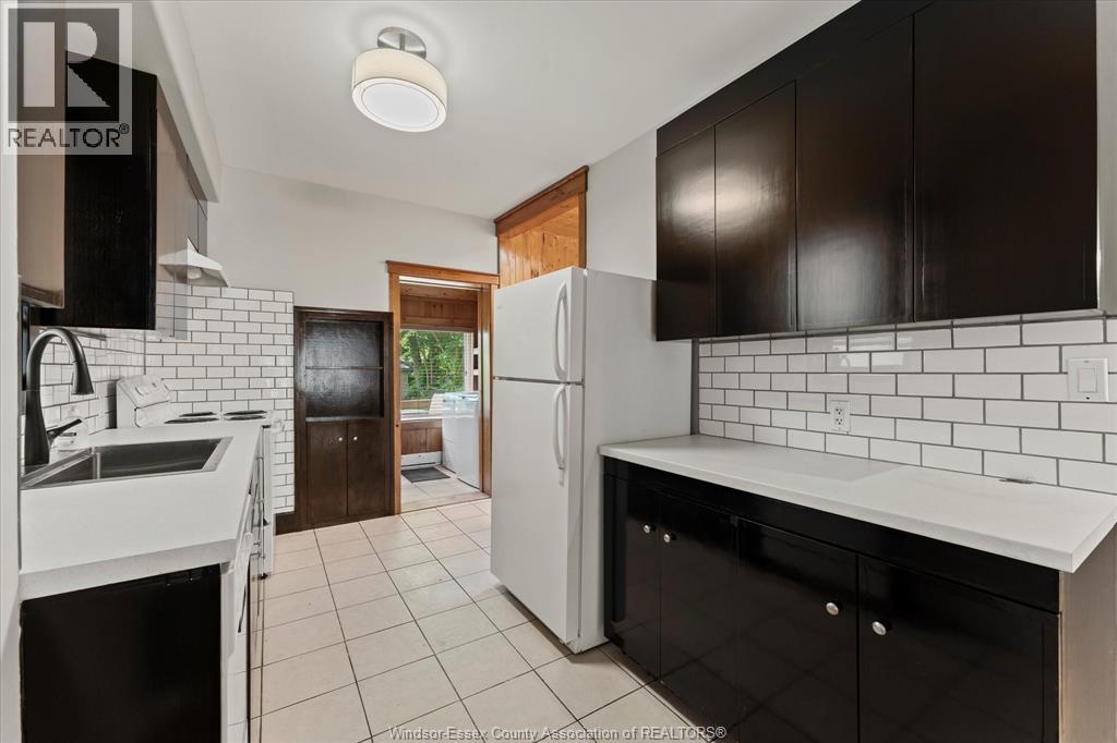 537 Mcewan Avenue, Windsor, Ontario  N9B 2E7 - Photo 11 - 26014649