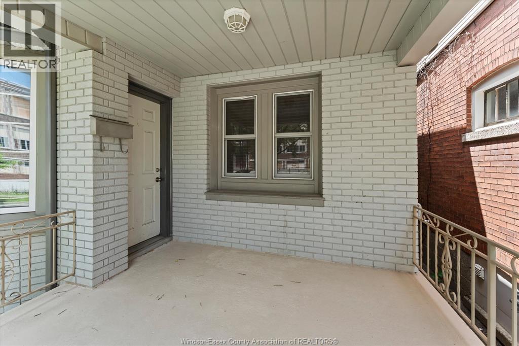 537 Mcewan Avenue, Windsor, Ontario  N9B 2E7 - Photo 4 - 26014649