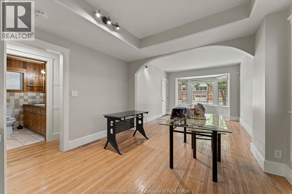 537 Mcewan Avenue, Windsor, Ontario  N9B 2E7 - Photo 9 - 26014649