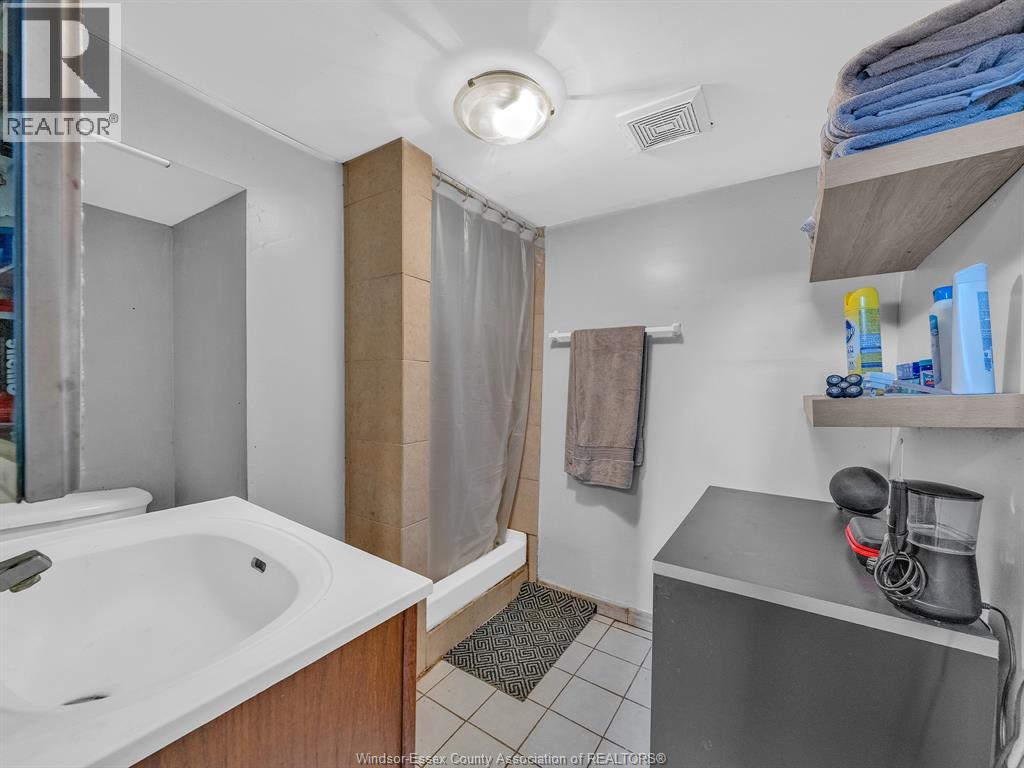 2724 Pillette Road, Windsor, Ontario  N8T 1R1 - Photo 14 - 26014567