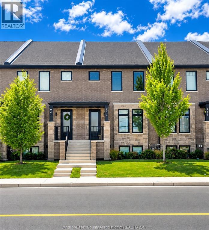 955 WALKER ROAD, Windsor, Ontario