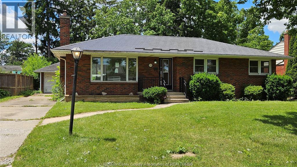 2721 Virginia Park Avenue, Windsor, Ontario  N9E 2B5 - Photo 1 - 26014653