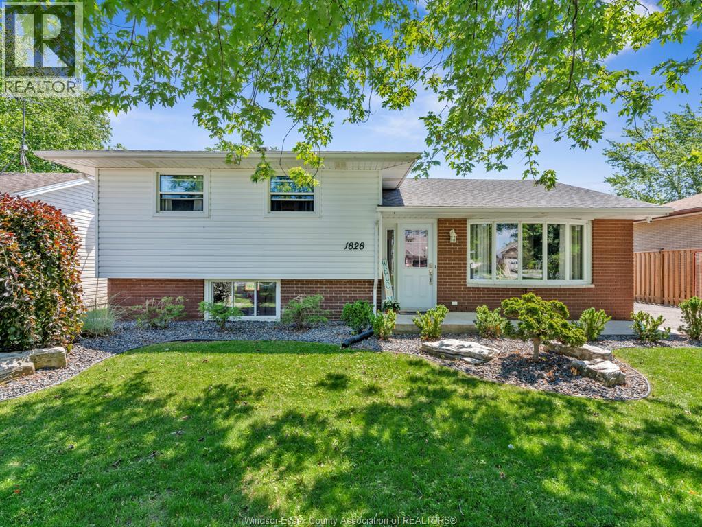 1828 Service Road, Kingsville, Ontario  N0P 2G0 - Photo 1 - 26014753