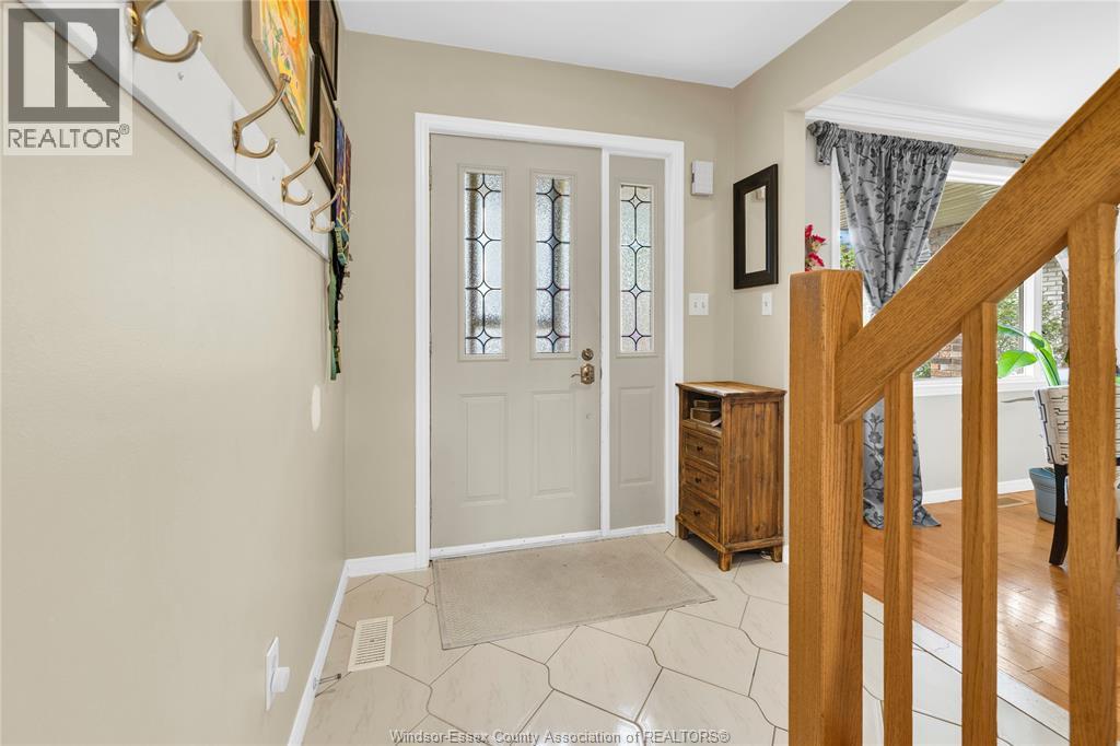 555 Michael Drive, Tecumseh, Ontario  N8N 4N1 - Photo 4 - 26014787
