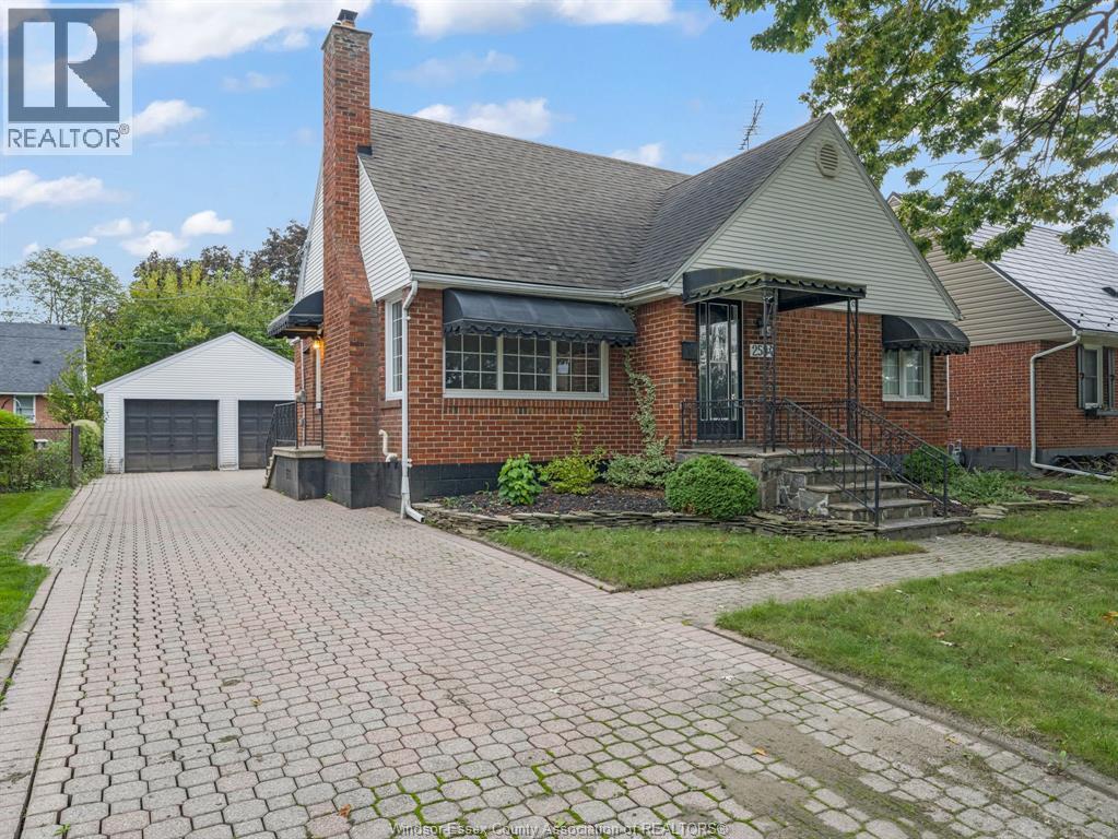 2584 CHILVER, Windsor, Ontario