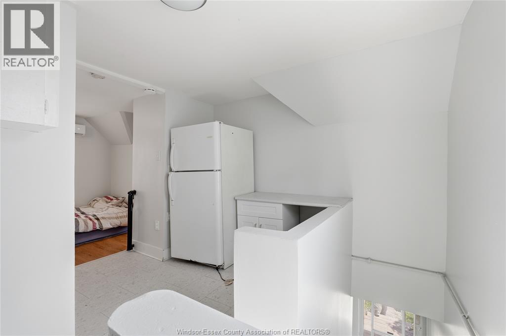 1021 Wellington Avenue, Windsor, Ontario  N9A 5K2 - Photo 8 - 26014884