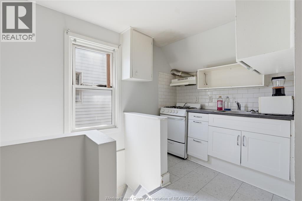 1021 Wellington Avenue, Windsor, Ontario  N9A 5K2 - Photo 5 - 26014883