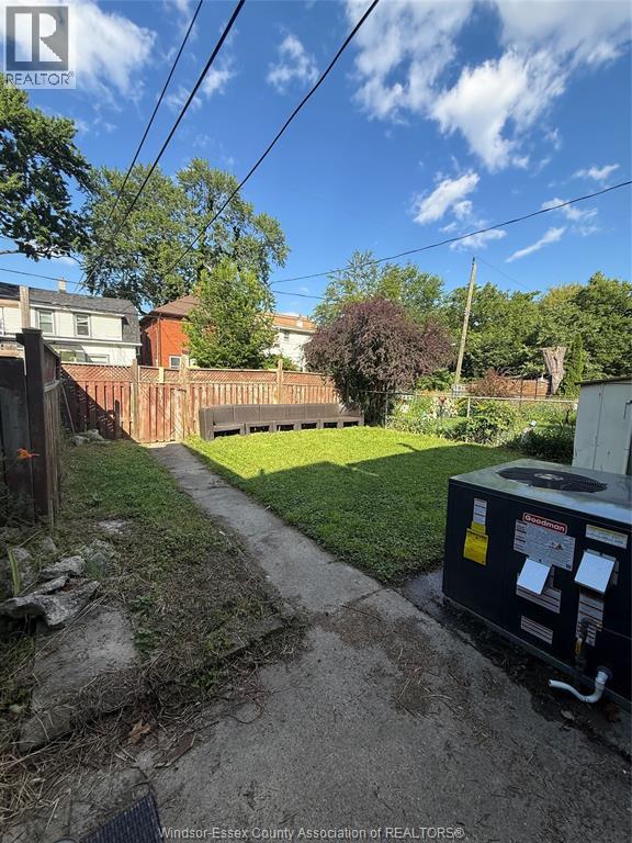 366 Bridge, Windsor, Ontario  N9B 2M4 - Photo 5 - 26014887