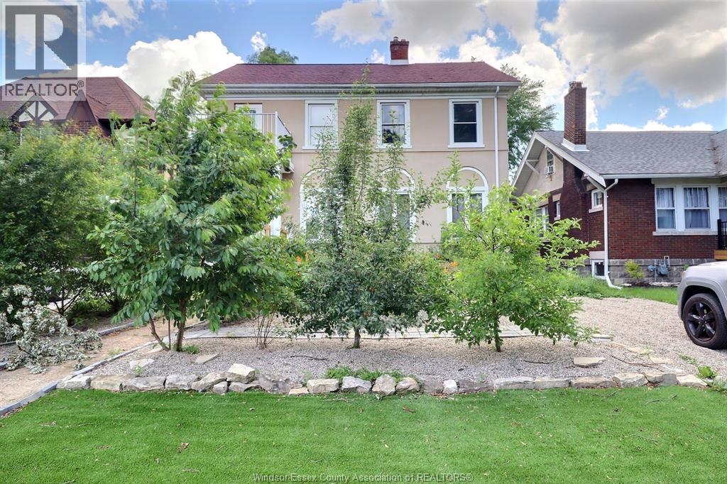 956 VICTORIA, Windsor, Ontario