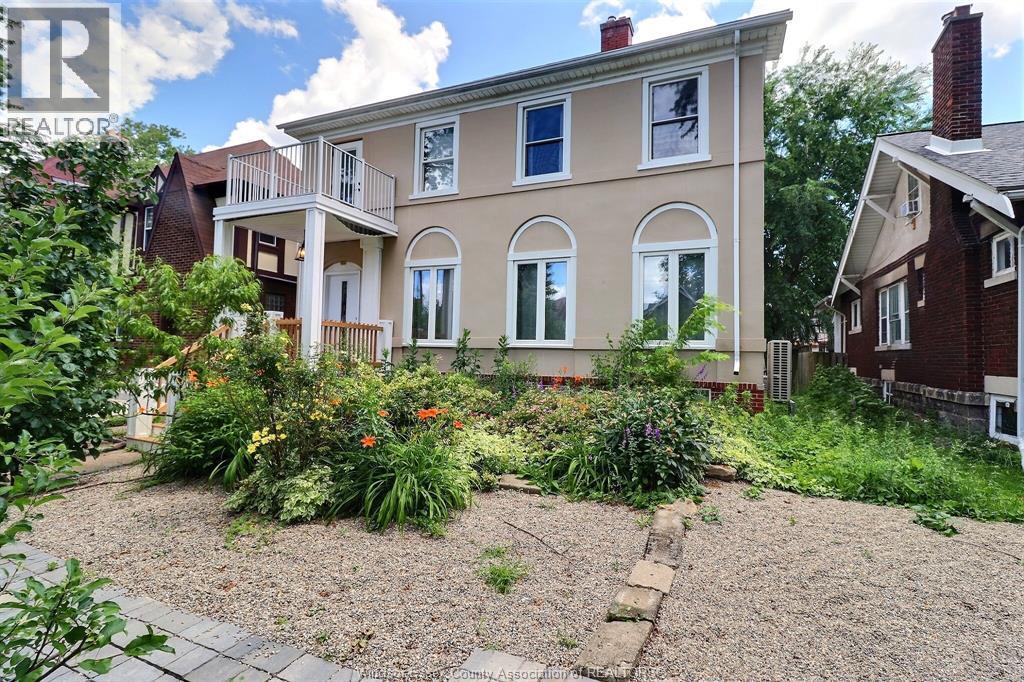 956 Victoria, Windsor, Ontario  N9A 4N4 - Photo 2 - 26014833