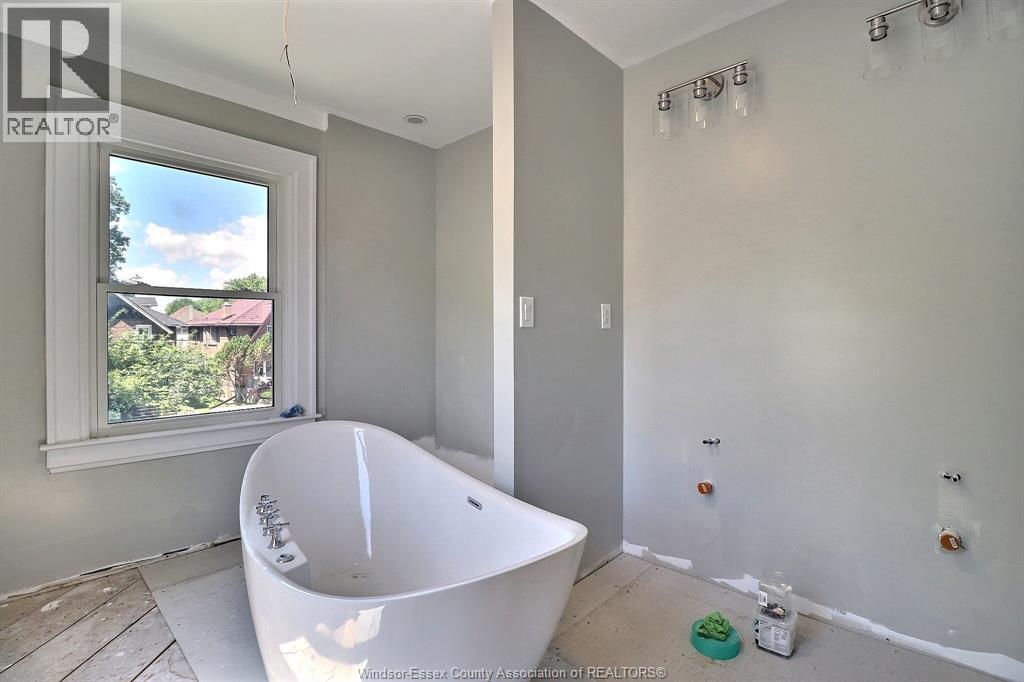 956 Victoria, Windsor, Ontario  N9A 4N4 - Photo 29 - 26014833