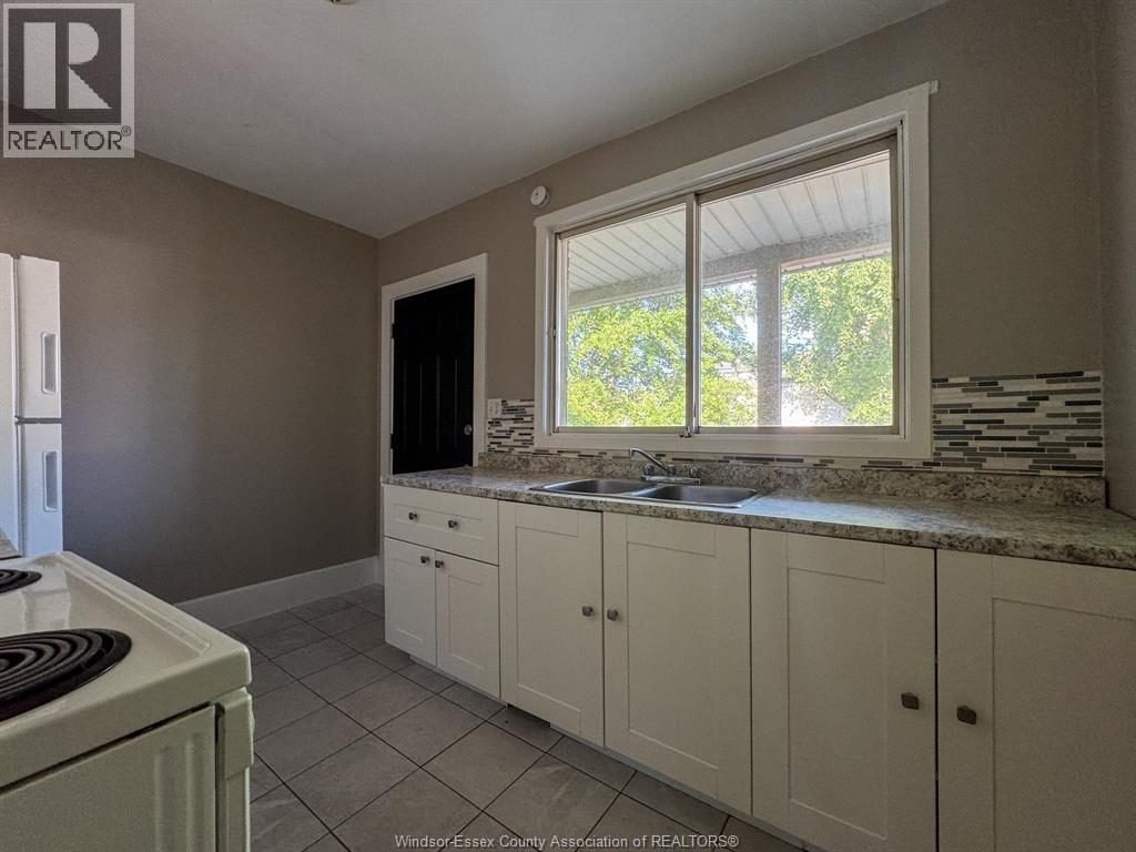 3458 Harris, Windsor, Ontario  N9C 1N5 - Photo 8 - 26014805