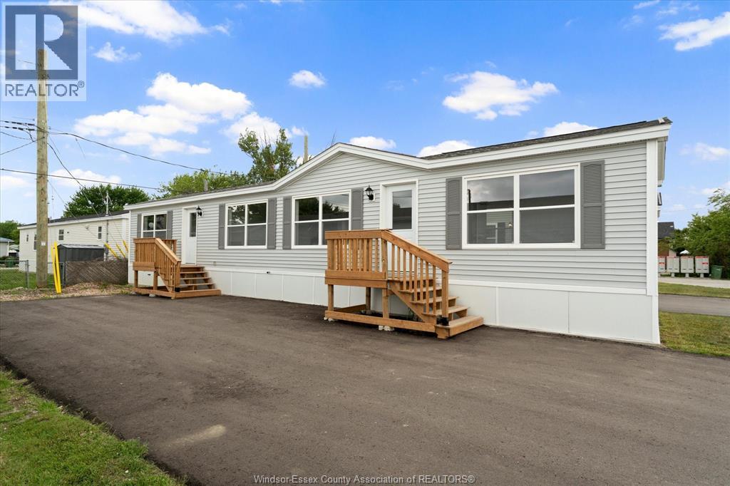 2 Linda, Lakeshore, Ontario  N8N 2P4 - Photo 1 - 26014976