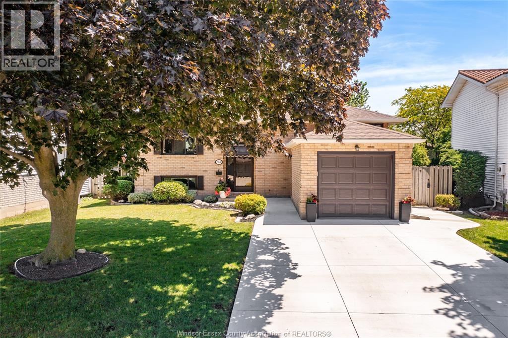 384 Amberly Crescent, Tecumseh, Ontario  N8N 3M3 - Photo 1 - 26014586