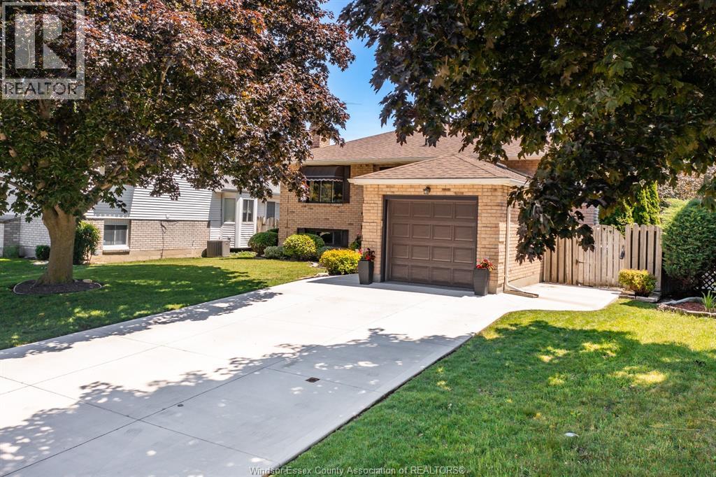 384 Amberly Crescent, Tecumseh, Ontario  N8N 3M3 - Photo 2 - 26014586