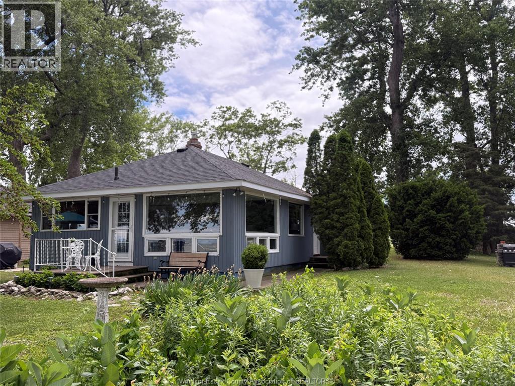 69 East Shore Road, Pelee Island, Ontario  N0R 1M0 - Photo 1 - 26014909