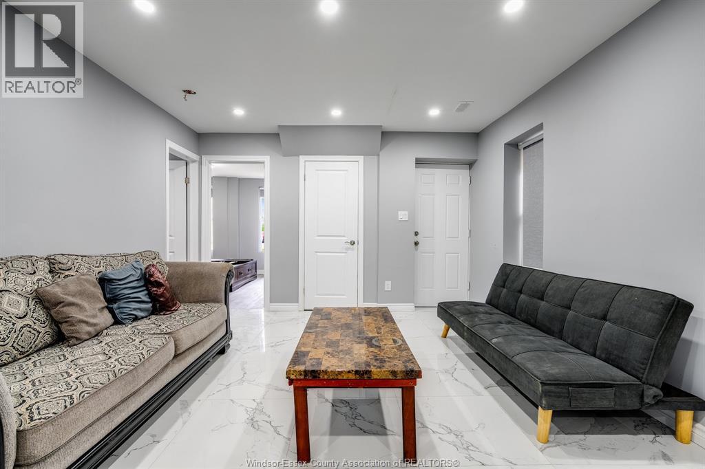 559 Chatham Street East, Windsor, Ontario  N9A 2X2 - Photo 4 - 26015043