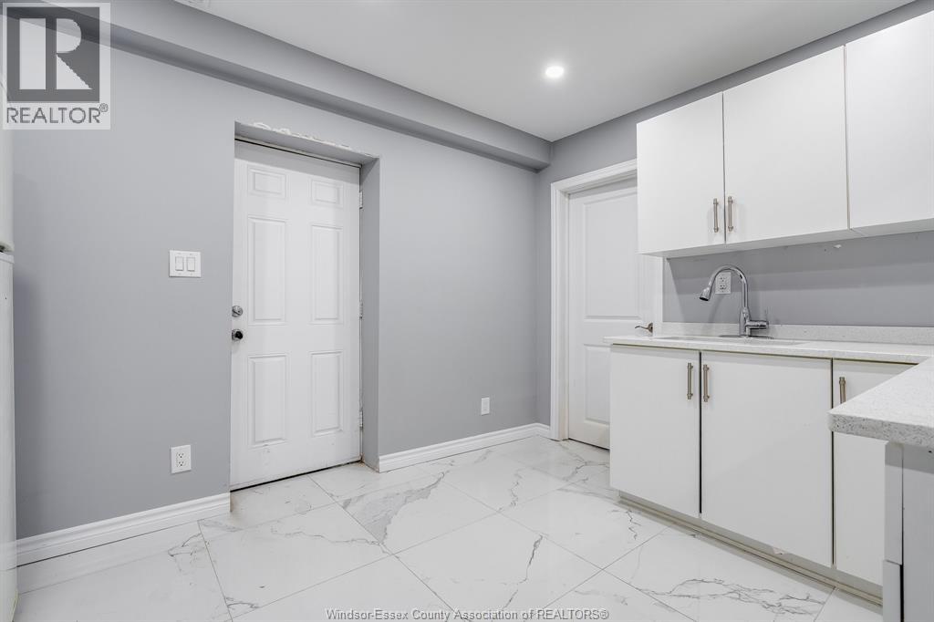 559 Chatham Street East, Windsor, Ontario  N9A 2X2 - Photo 6 - 26015043
