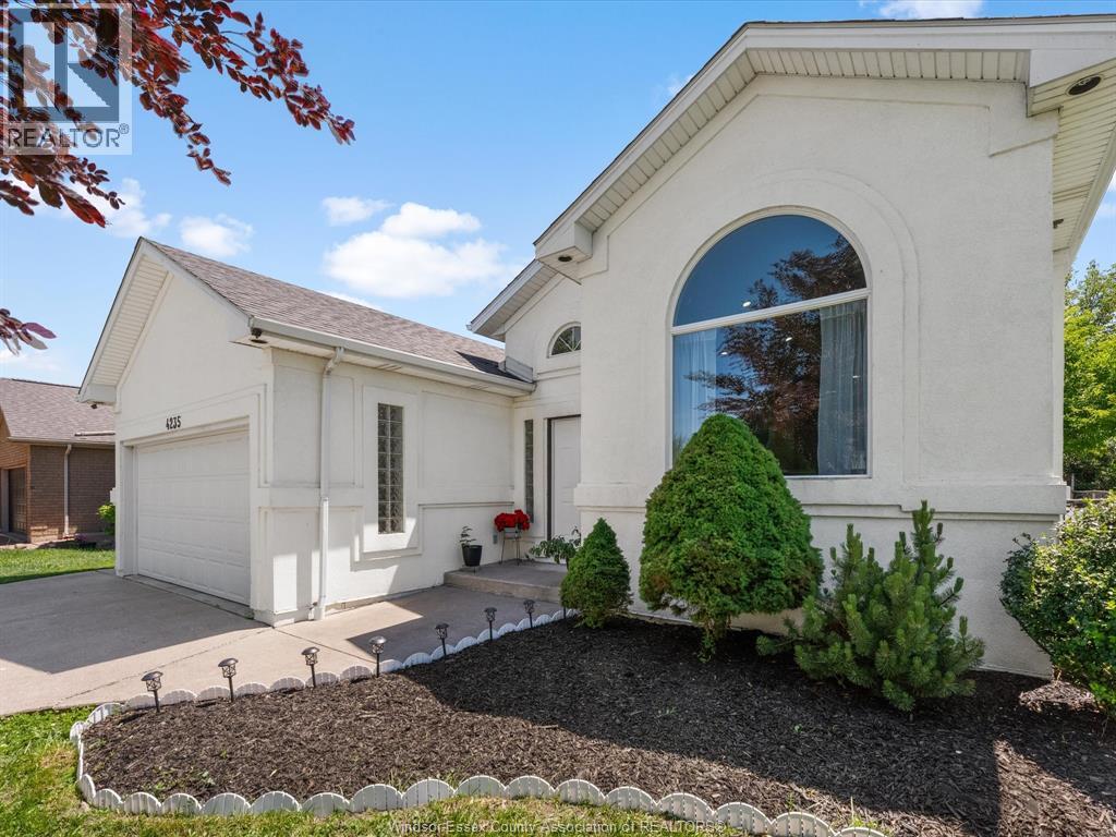 4235 Providence Crescent, Windsor, Ontario  N9G 2V3 - Photo 3 - 26015038
