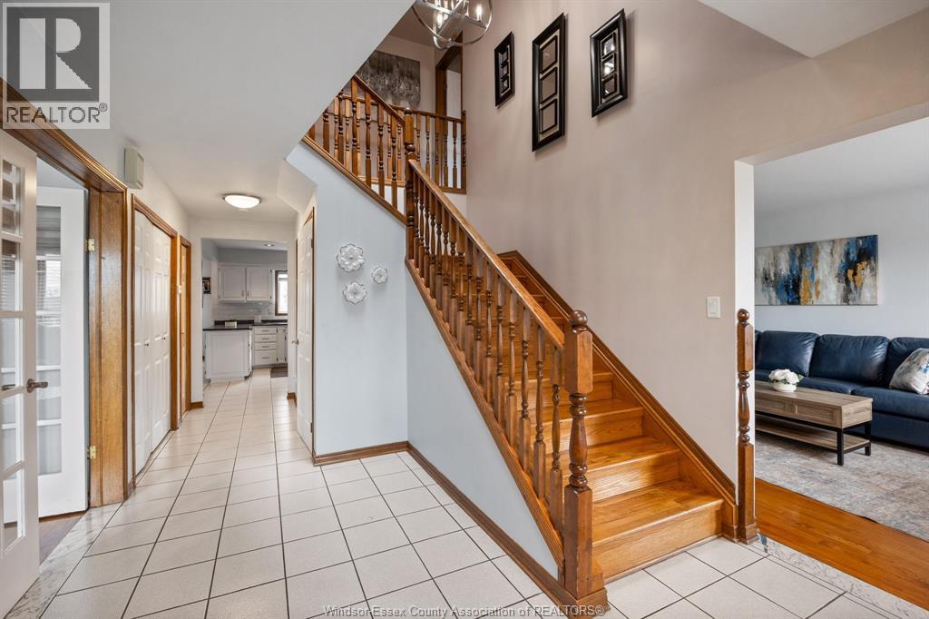 12314 Funaro Crescent, Tecumseh, Ontario  N9K 1B2 - Photo 4 - 26015062