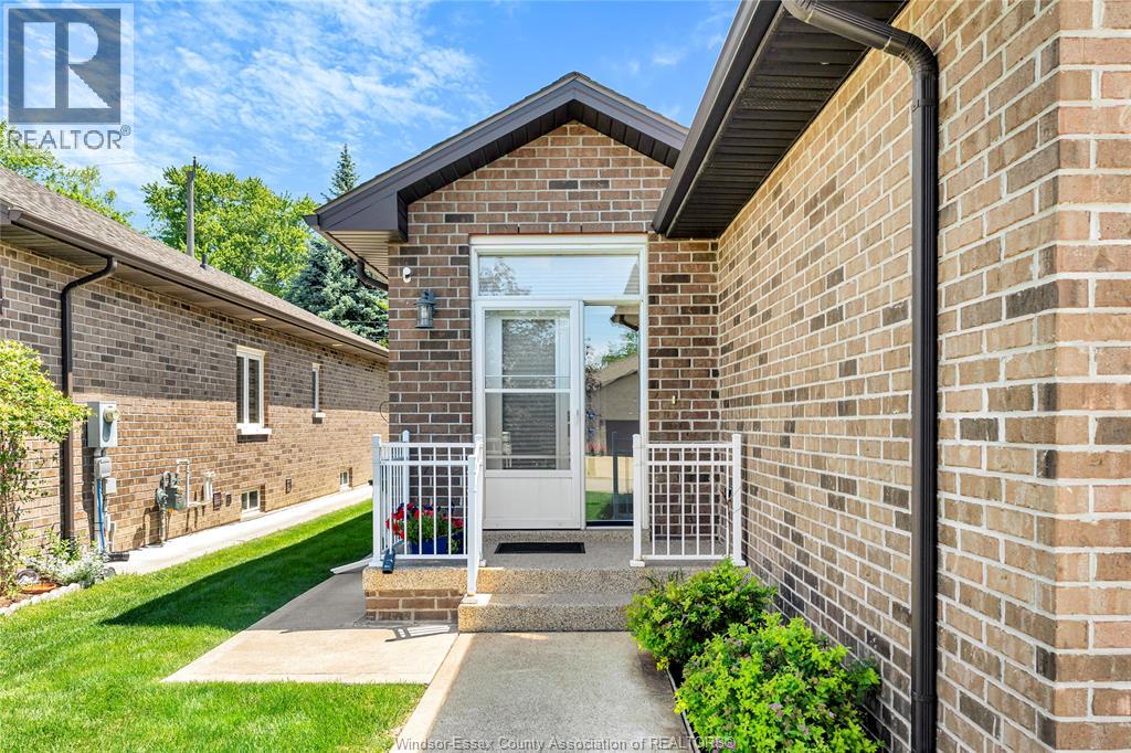 2526 Olive Road, Windsor, Ontario  N8T 1E7 - Photo 2 - 26015026