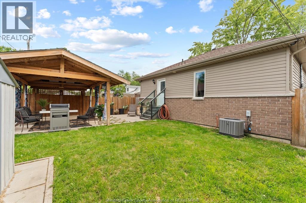 2498 Bernard, Windsor, Ontario  N8W 4S1 - Photo 30 - 26015078