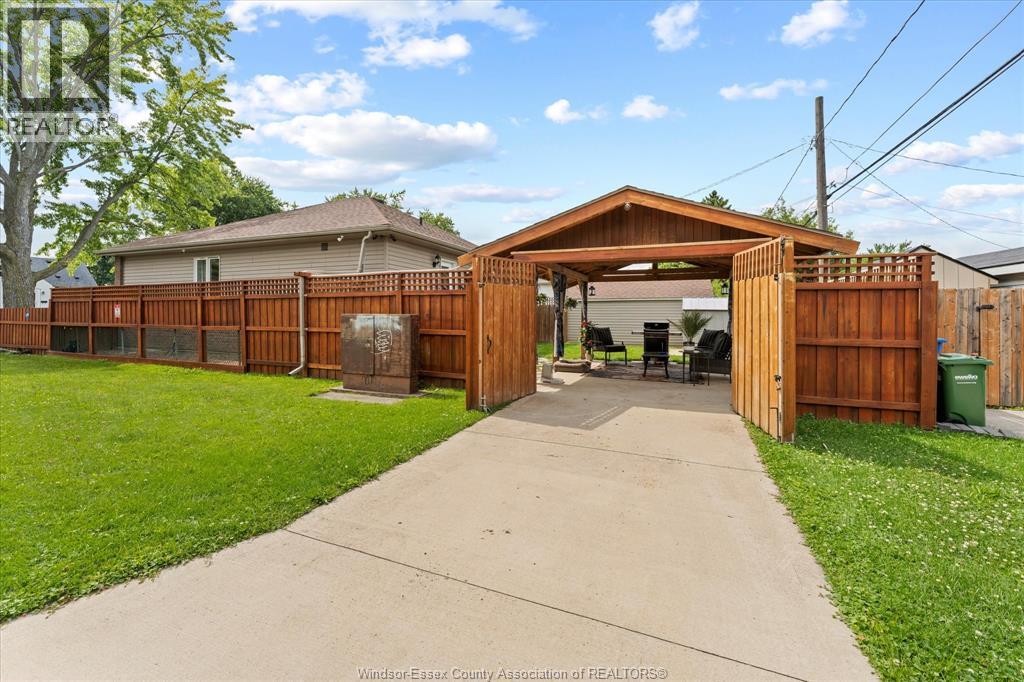 2498 Bernard, Windsor, Ontario  N8W 4S1 - Photo 32 - 26015078