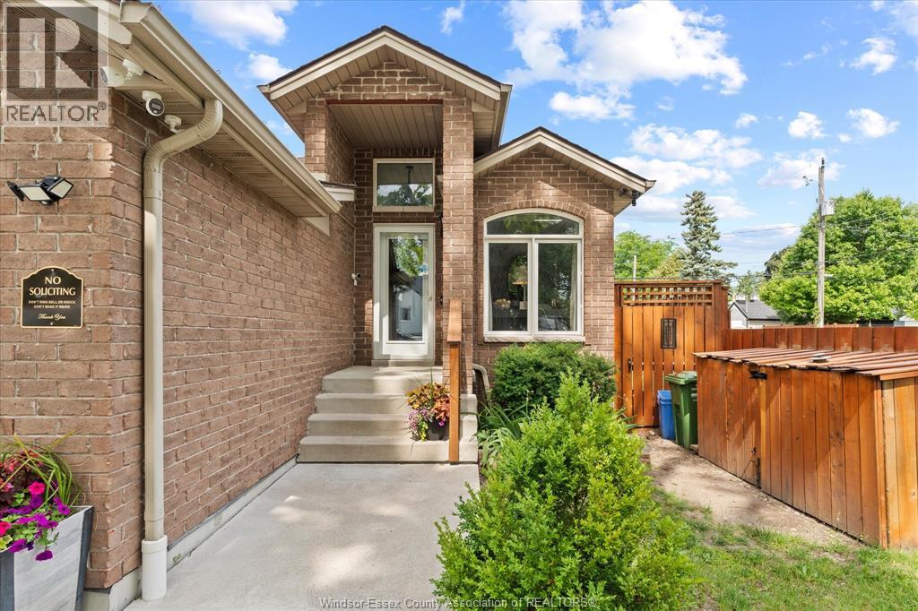 2498 Bernard, Windsor, Ontario  N8W 4S1 - Photo 6 - 26015078